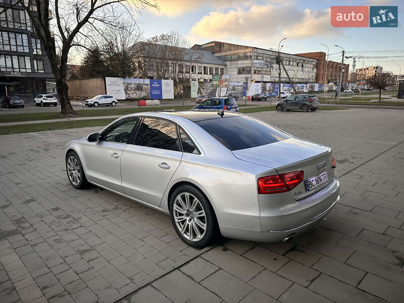 Седан Audi A8 2012 в Ужгороде