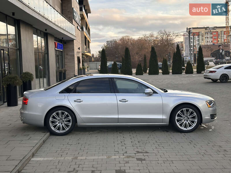 Седан Audi A8 2012 в Ужгороде