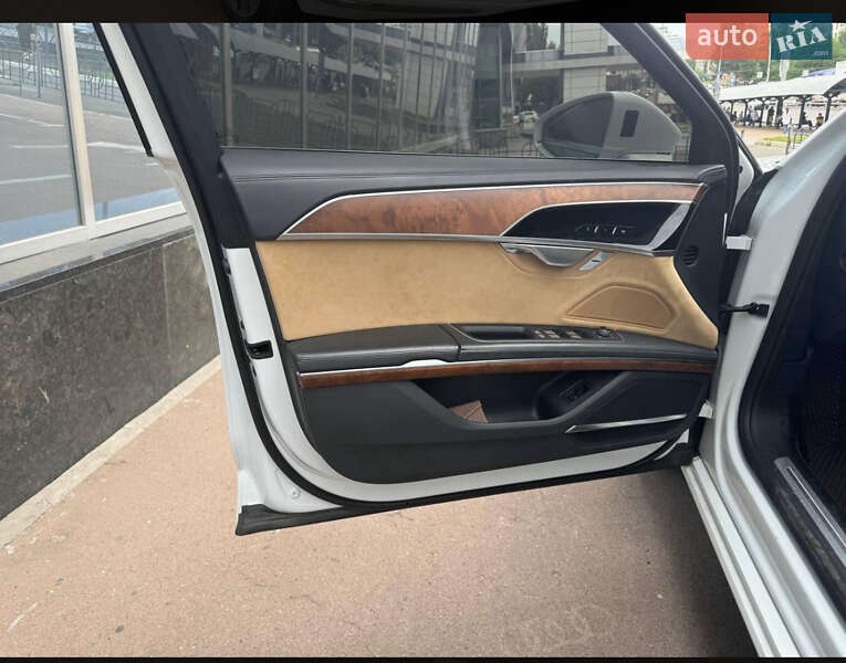 Седан Audi A8 2018 в Киеве