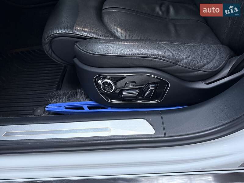 Седан Audi A8 2013 в Киеве