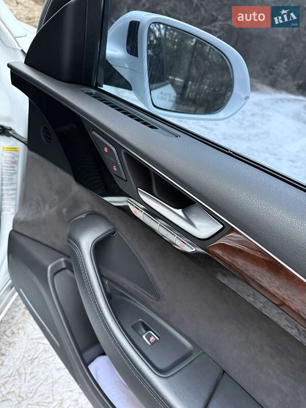 Седан Audi A8 2013 в Киеве