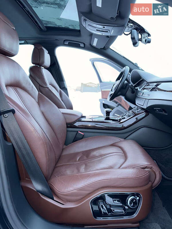 Седан Audi A8 2013 в Луцке