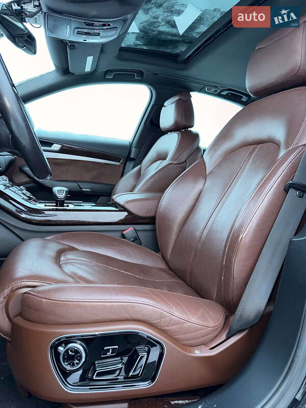 Седан Audi A8 2013 в Луцке