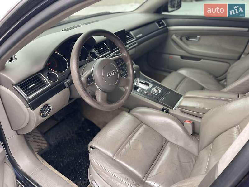 Седан Audi A8 2004 в Полтаве