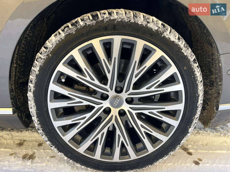 Седан Audi A8 2019 в Львове