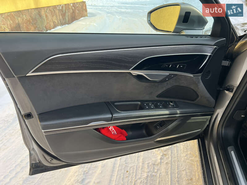 Седан Audi A8 2019 в Львове