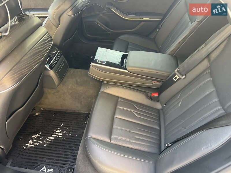 Седан Audi A8 2019 в Львове
