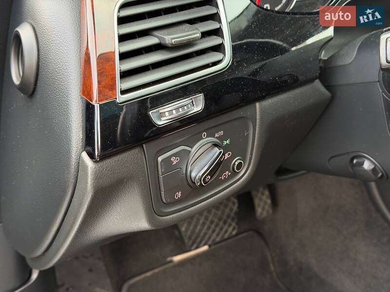 Седан Audi A8 2012 в Кривом Роге