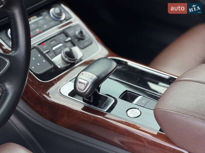 Седан Audi A8 2012 в Кривом Роге