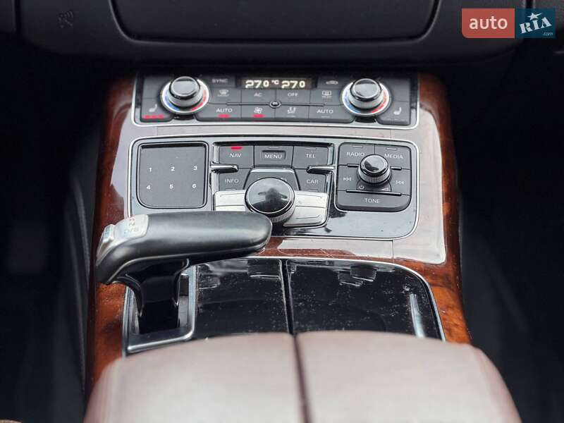 Седан Audi A8 2012 в Кривом Роге