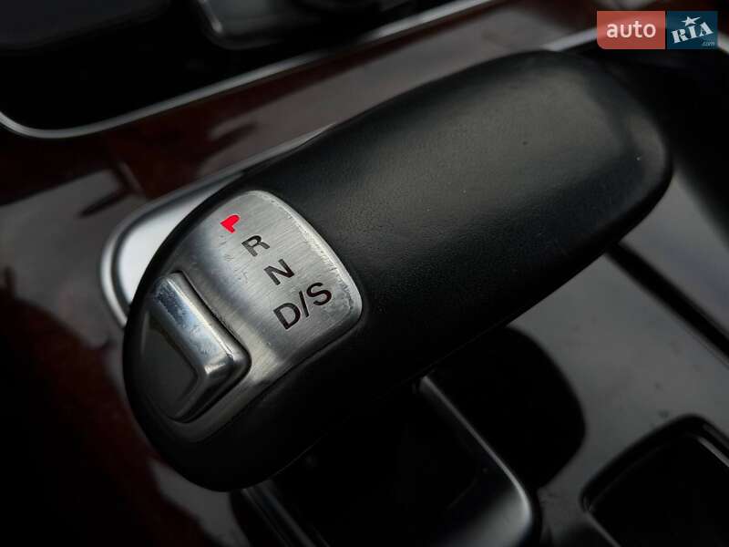 Седан Audi A8 2012 в Кривом Роге