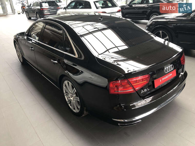 Седан Audi A8 2012 в Днепре