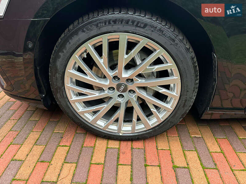 Седан Audi A8 2021 в Днепре