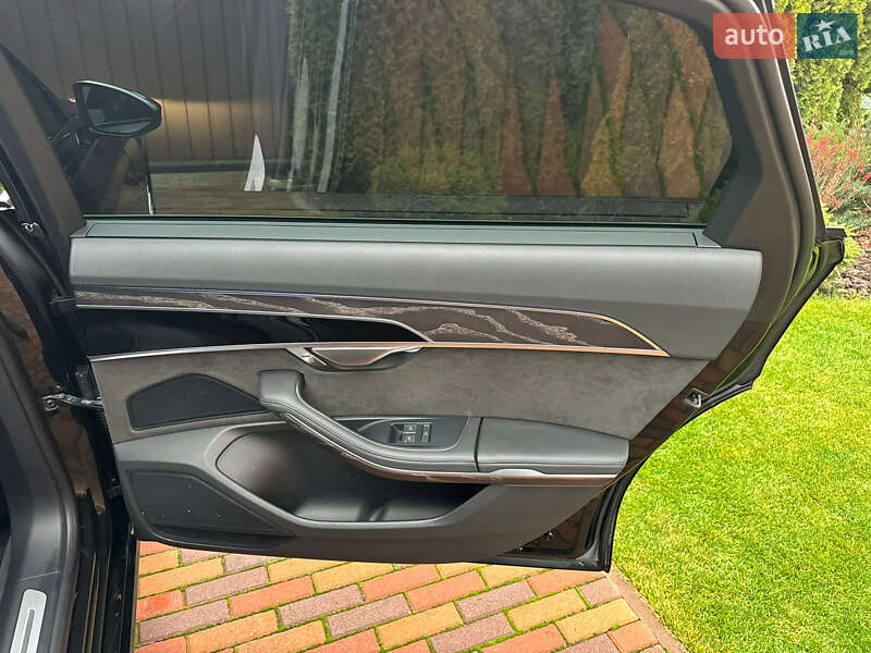 Седан Audi A8 2021 в Днепре