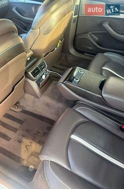 Седан Audi A8 2014 в Ужгороде