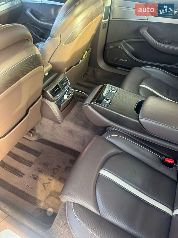 Седан Audi A8 2014 в Ужгороде