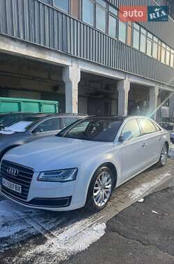 Седан Audi A8 2014 в Ужгороде