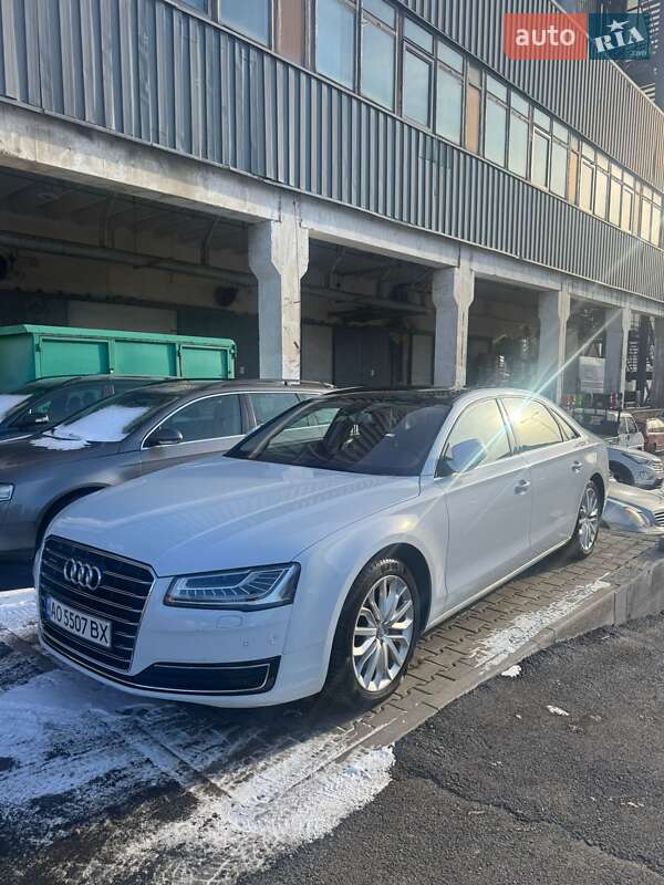 Седан Audi A8 2014 в Ужгороде