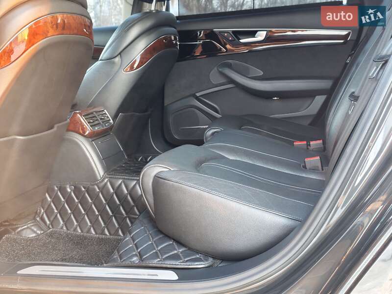 Седан Audi A8 2013 в Житомире