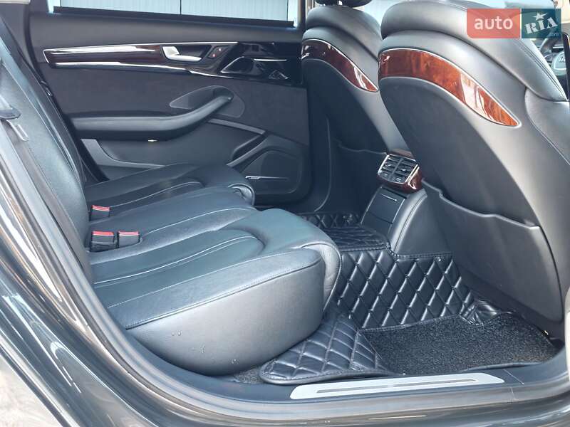 Седан Audi A8 2013 в Житомире