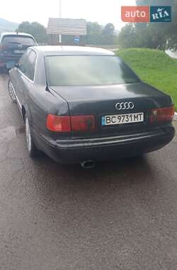 Седан Audi A8 1998 в Сколе