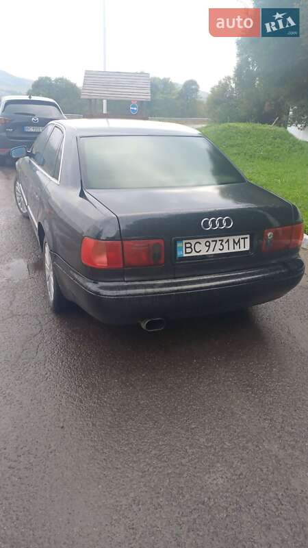 Седан Audi A8 1998 в Сколе