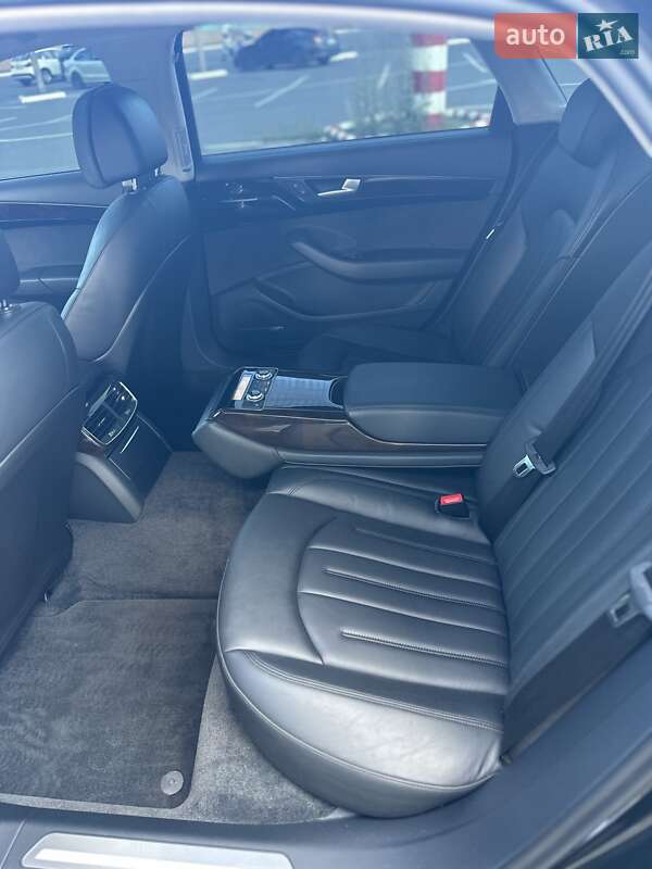 Седан Audi A8 2017 в Одесі