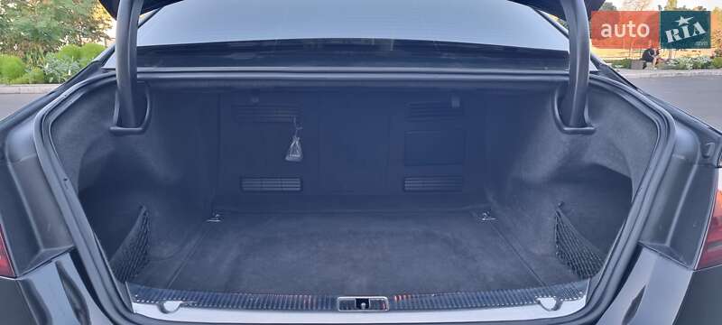 Седан Audi A8 2014 в Кривому Розі