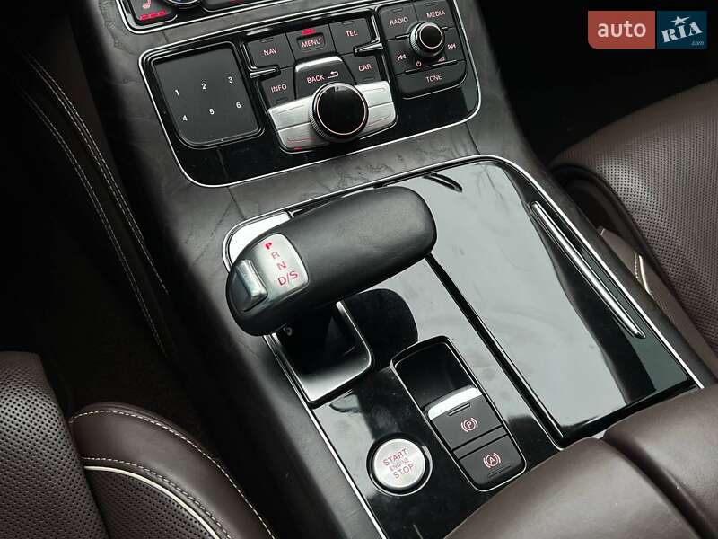 Седан Audi A8 2012 в Киеве