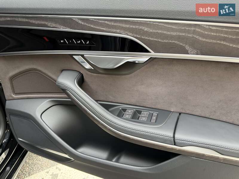 Седан Audi A8 2022 в Києві