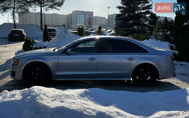 Седан Audi A8 2017 в Львове