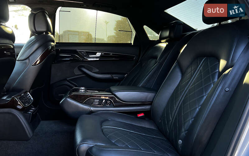 Седан Audi A8 2017 в Львове
