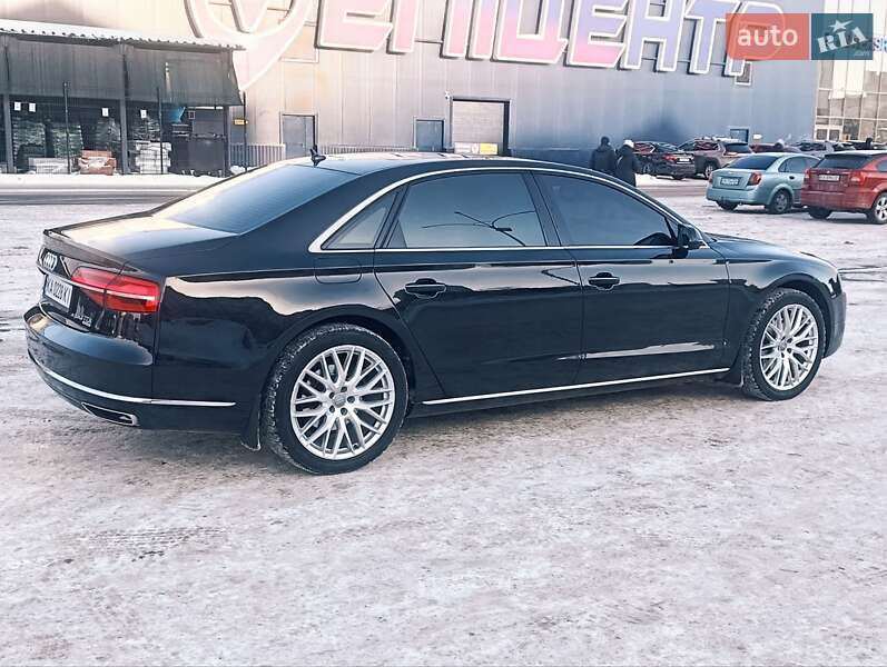Седан Audi A8 2015 в Чернигове