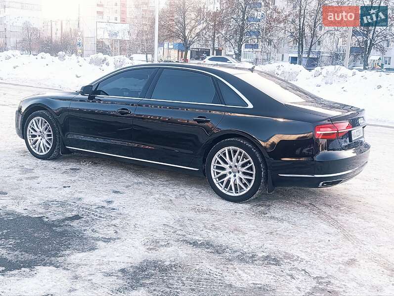 Седан Audi A8 2015 в Чернигове