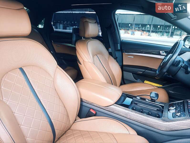 Седан Audi A8 2015 в Чернигове