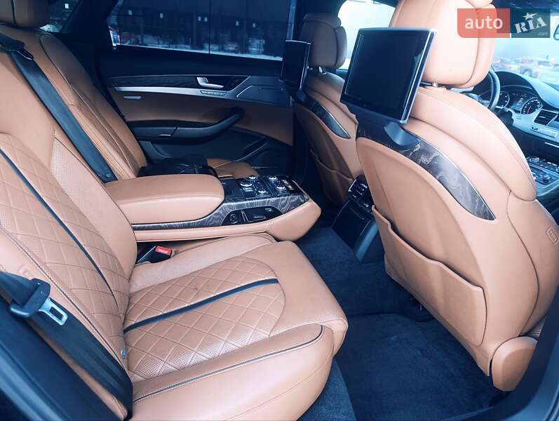 Седан Audi A8 2015 в Чернигове