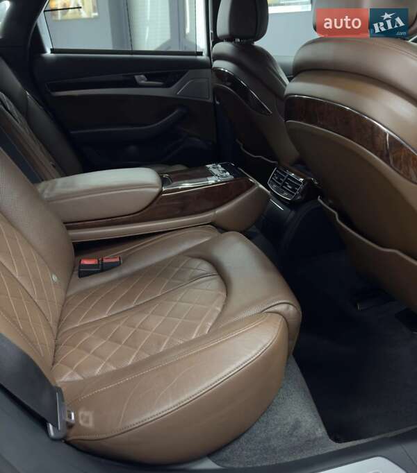 Седан Audi A8 2012 в Коломые