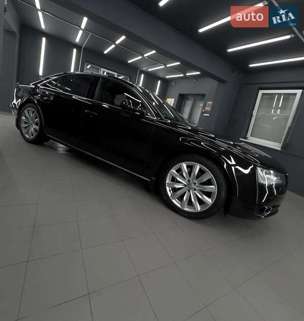 Седан Audi A8 2012 в Коломые