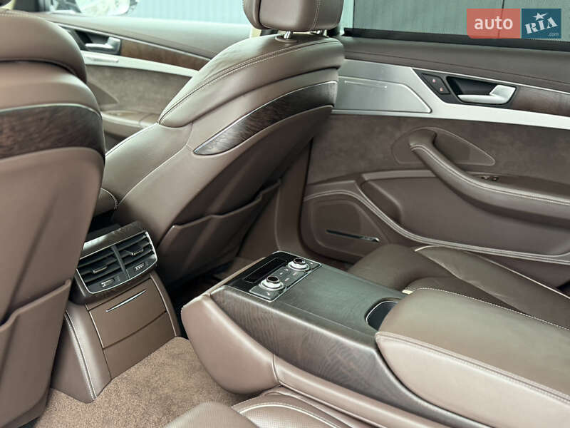 Седан Audi A8 2012 в Киеве