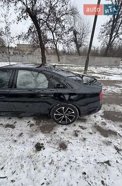 Седан Audi A8 2013 в Кривом Роге