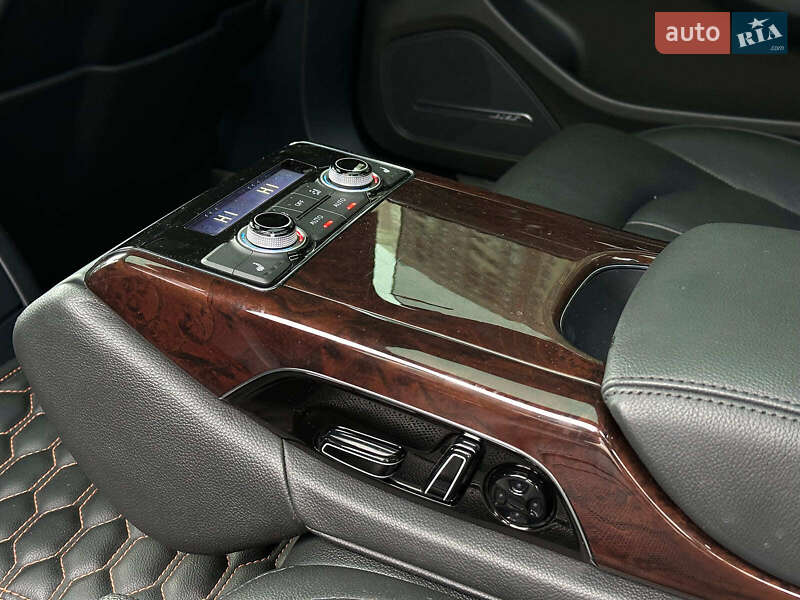 Седан Audi A8 2013 в Одессе