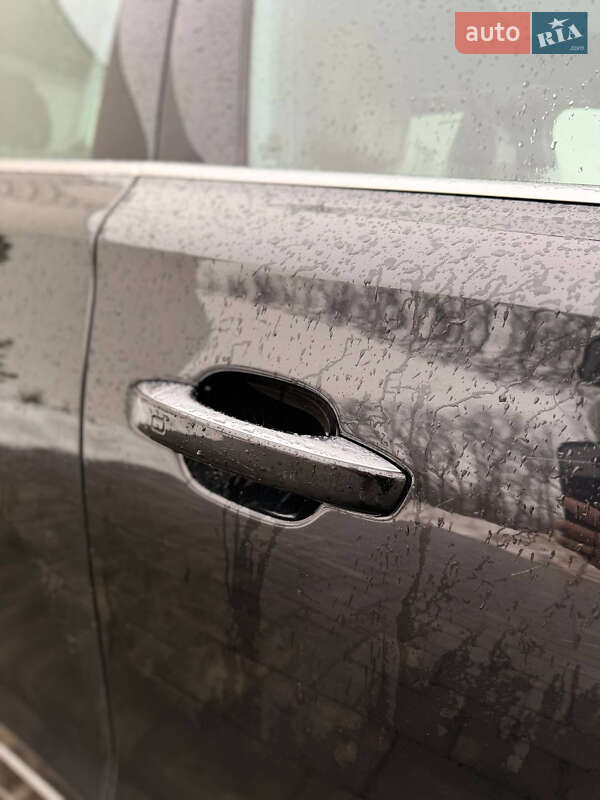 Седан Audi A8 2013 в Луцьку