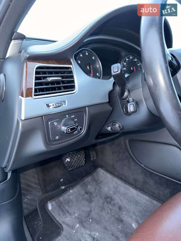 Седан Audi A8 2013 в Луцьку