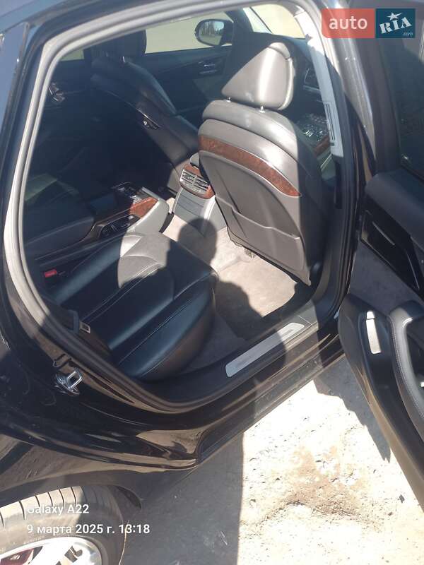 Седан Audi A8 2012 в Павлограді