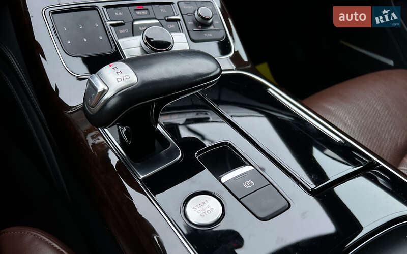 Седан Audi A8 2015 в Львове