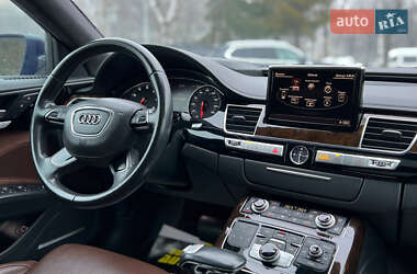 Седан Audi A8 2015 в Львове