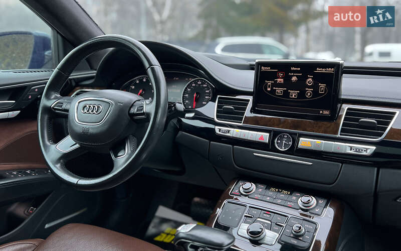 Седан Audi A8 2015 в Львове