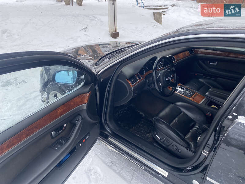 Седан Audi A8 2004 в Умані