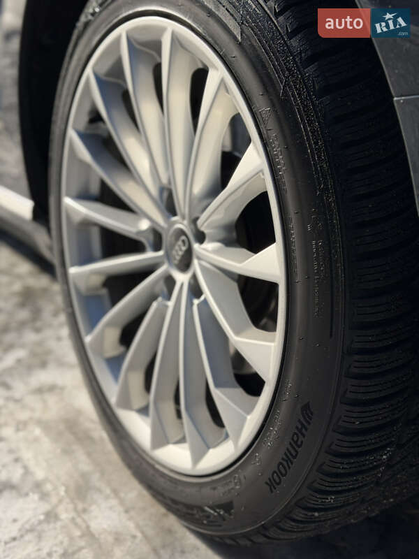 Седан Audi A8 2021 в Киеве