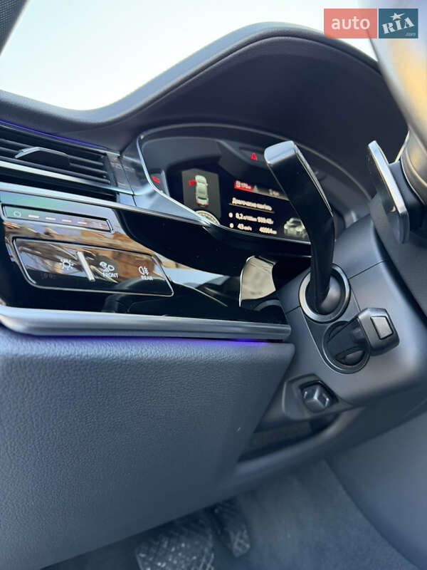 Седан Audi A8 2021 в Киеве